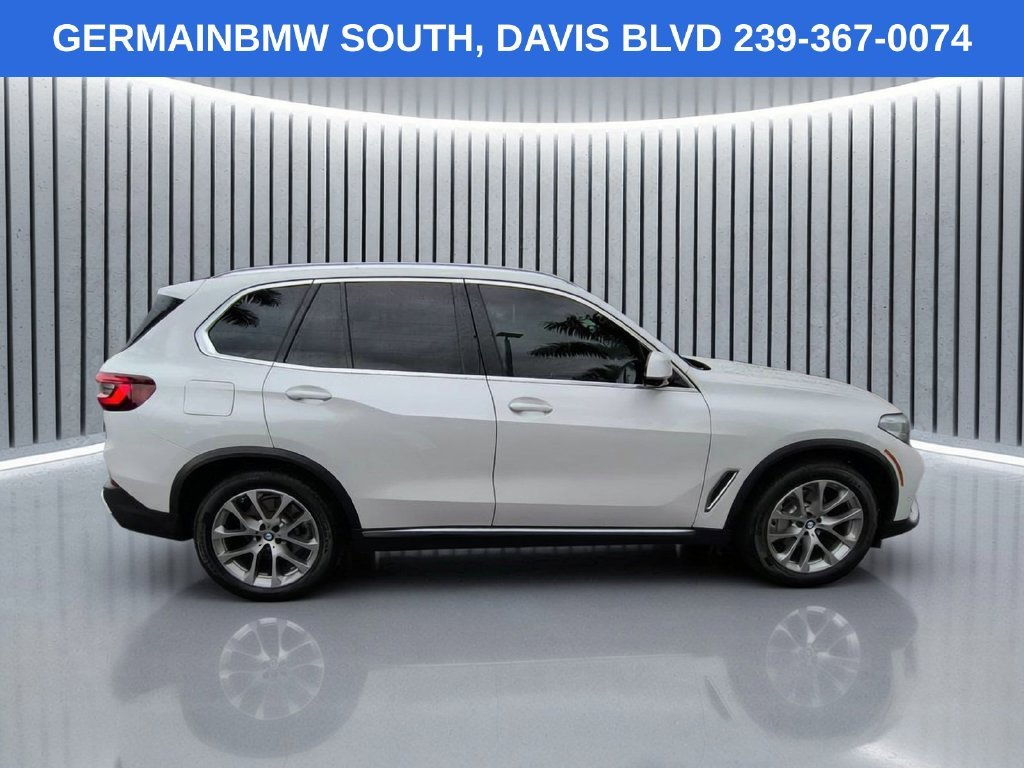 Used 2021 White Metallic BMW sDrive40i image 4