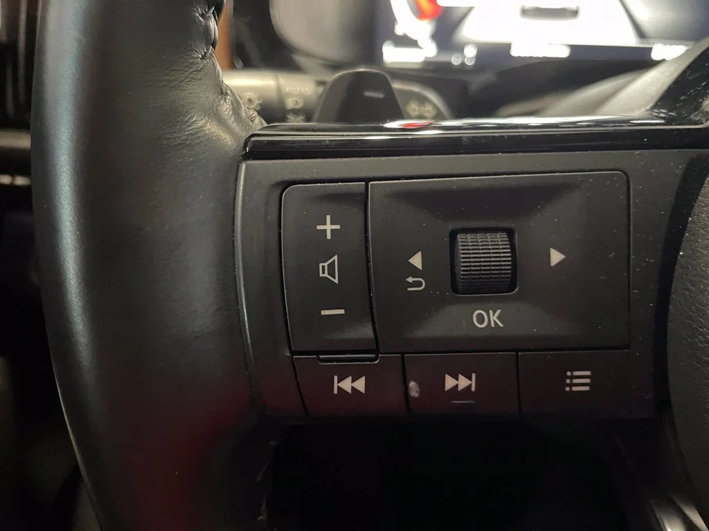 Used 2023 Red Nissan Platinum image 13