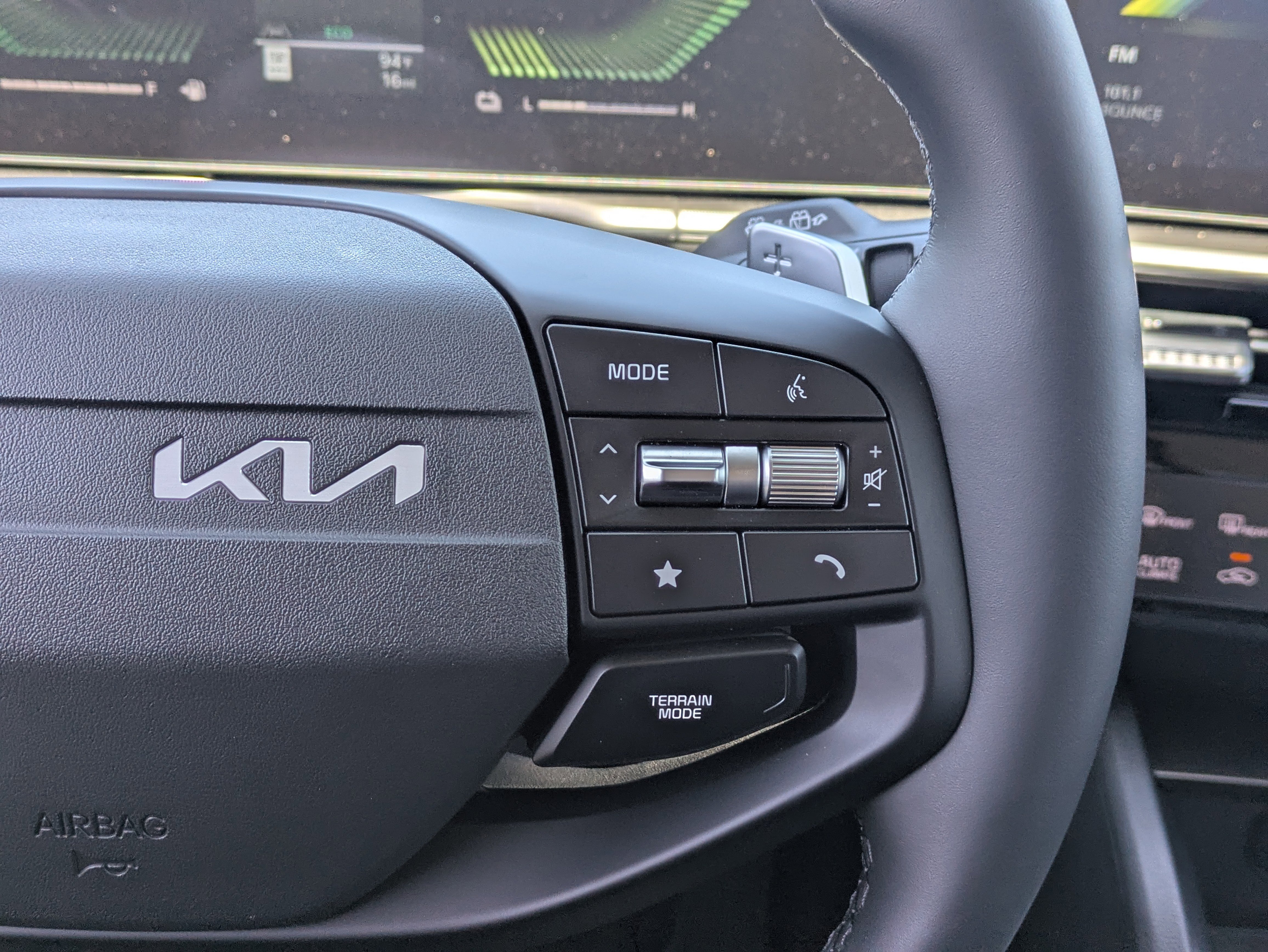 New 2026 Snow White Pearl Kia EX image 22