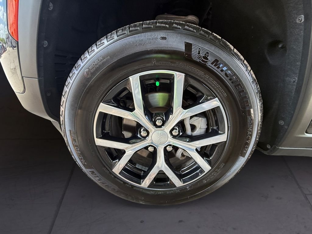 Used 2024 Black Jeep Limited image 9