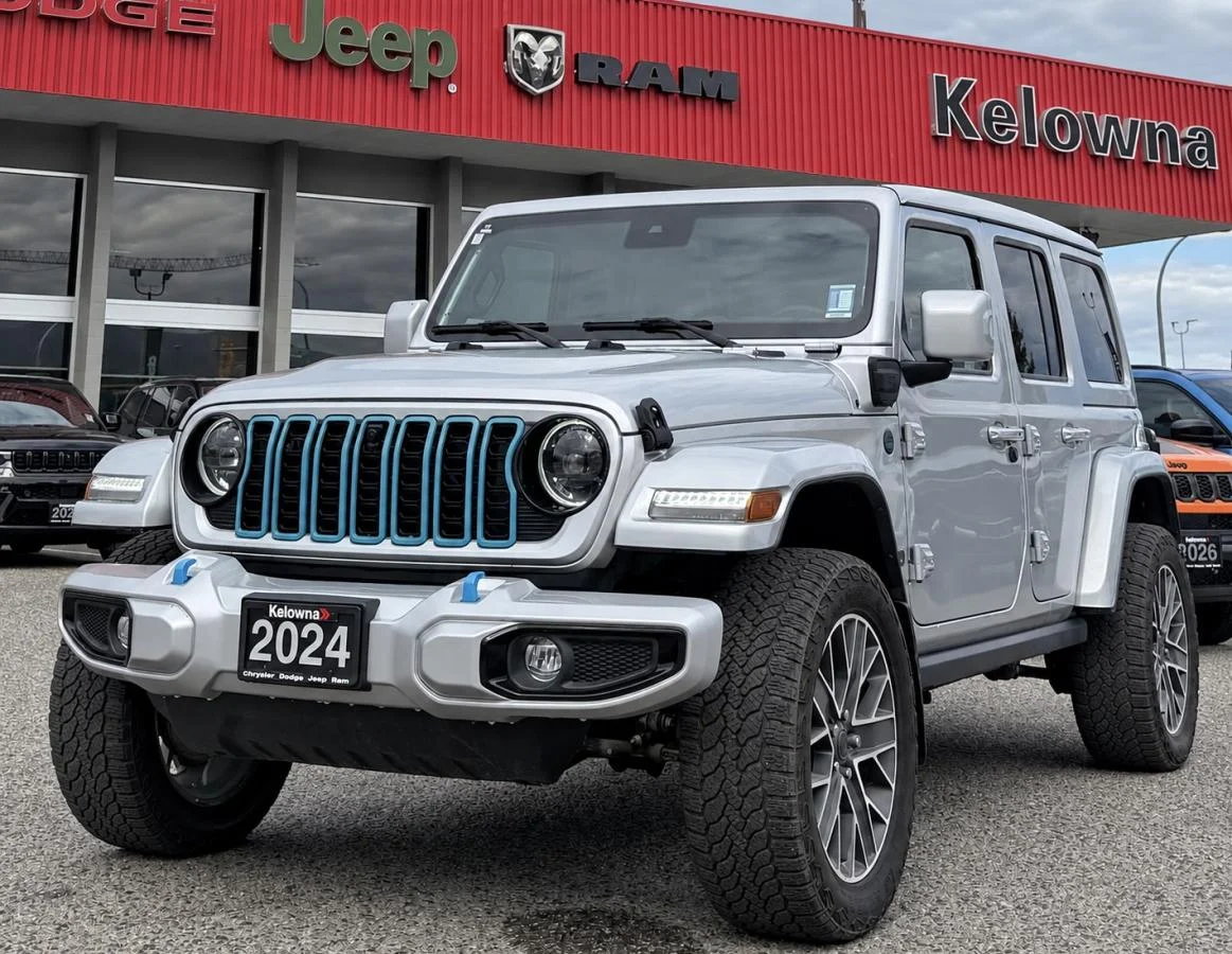 Used 2024 Silver Jeep High Altitude image 1