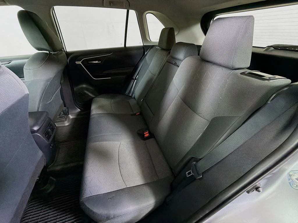 Used 2021 Silver Toyota XLE image 18