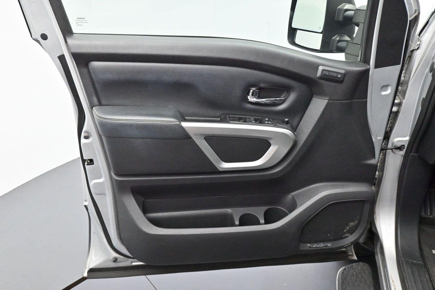 Used 2018 Brilliant Silver Nissan PRO-4X image 10