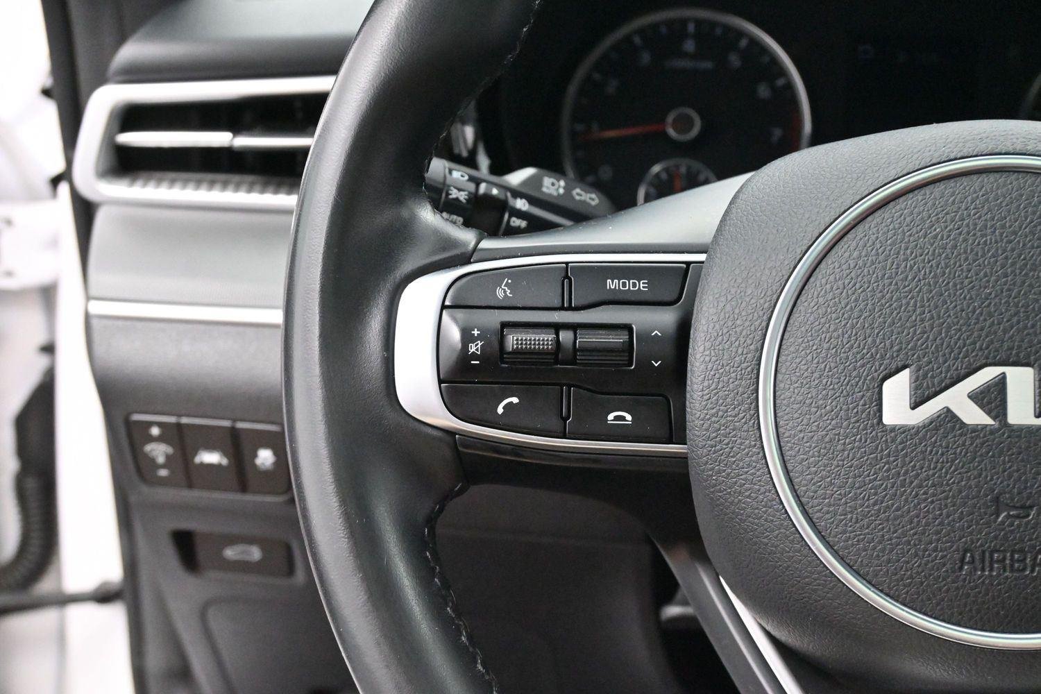 Used 2022 Glacial White Pearl Kia GT-Line image 16