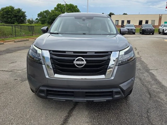 Used 2024 Gray Nissan SV image 2