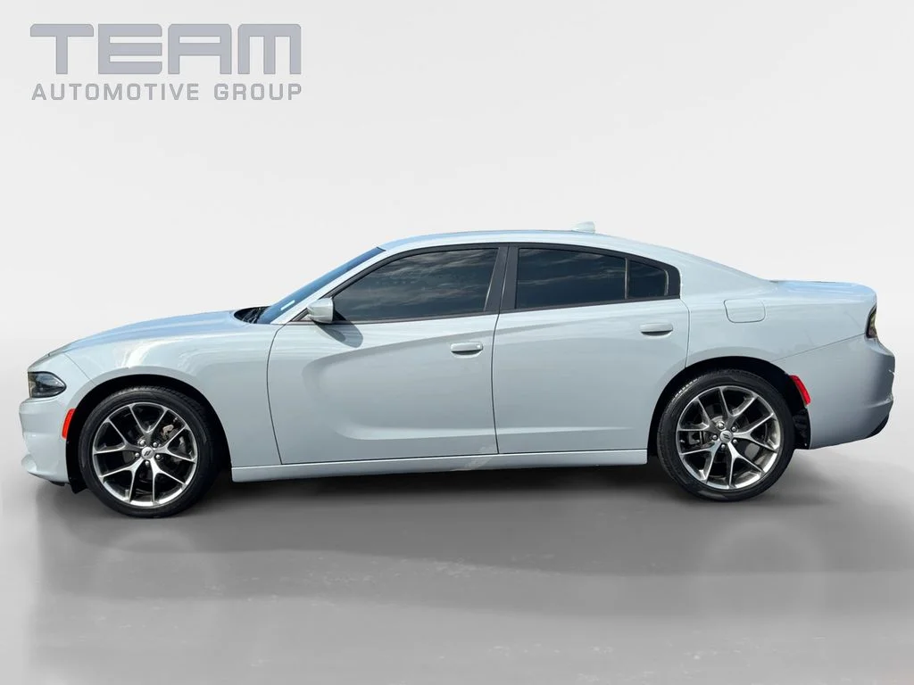 Used 2022 Gray Dodge SXT image 4