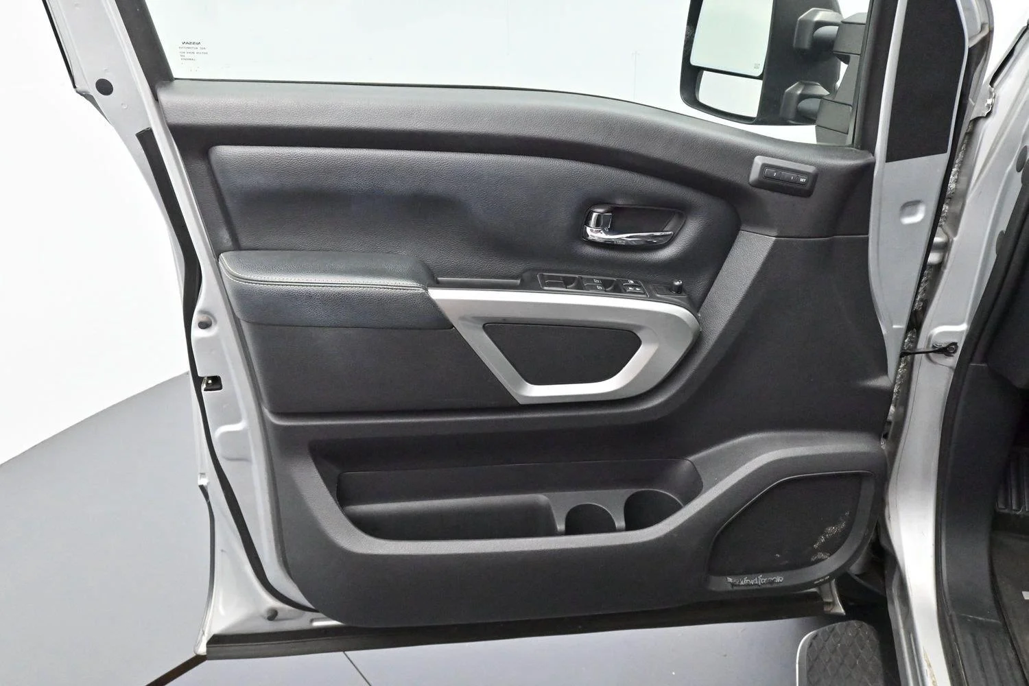Used 2018 Brilliant Silver Nissan PRO-4X image 10