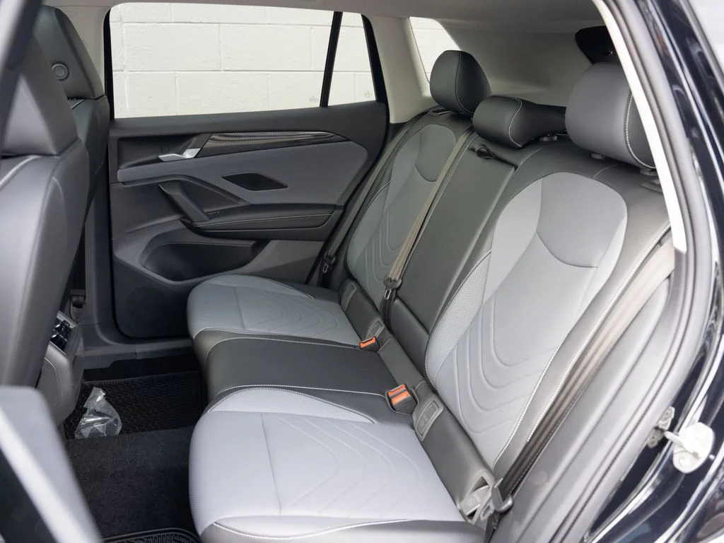 New 2026 Deep Black Pearl Volkswagen 2.0T SE image 11
