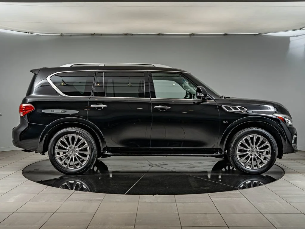Used 2017 Black Obsidian INFINITI  image 4
