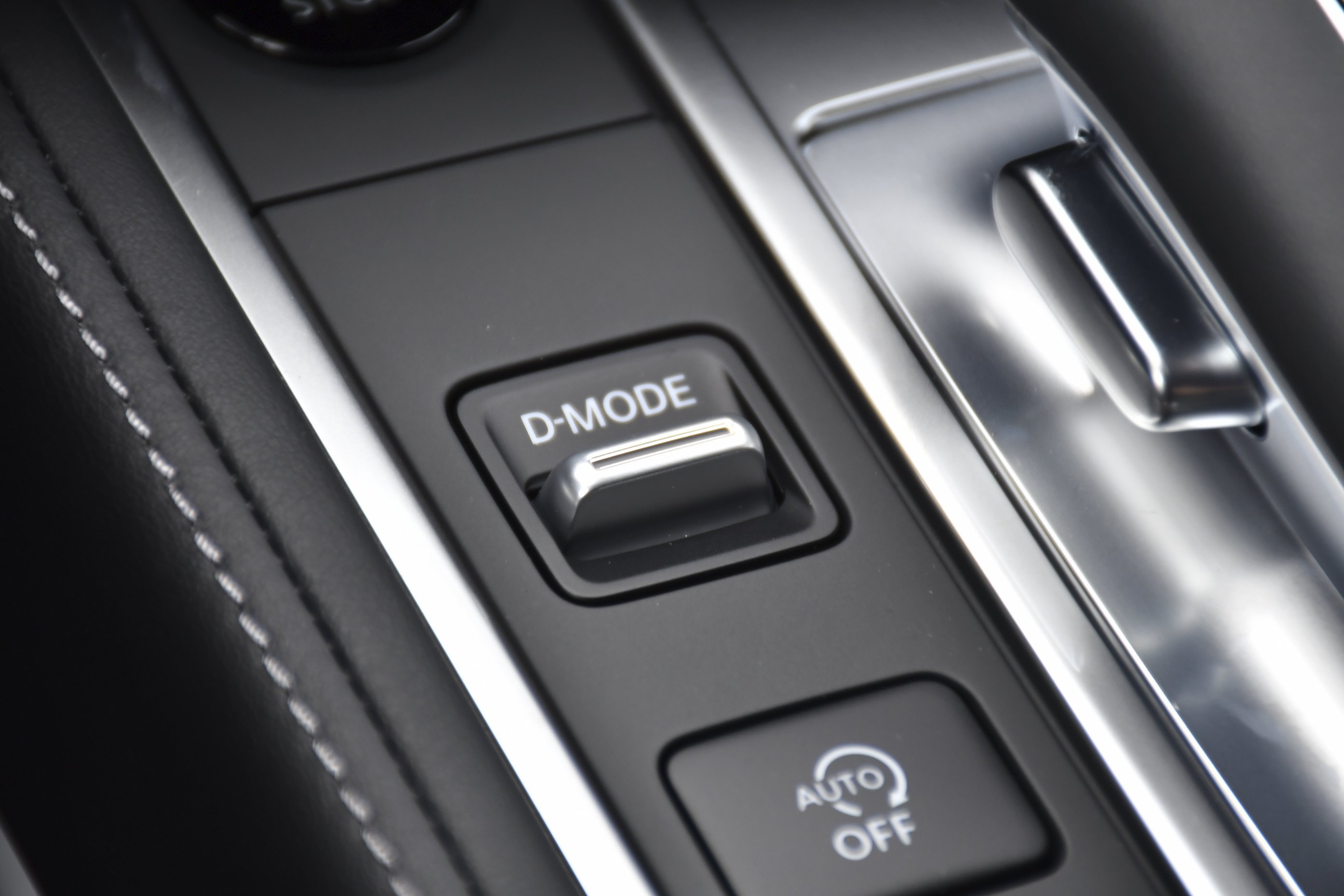 New 2027 GRAPHITE SHADOW INFINITI Luxe FWD image 15