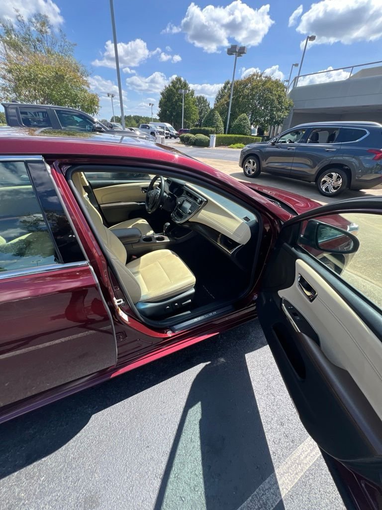 Used 2018  Toyota Limited image 2