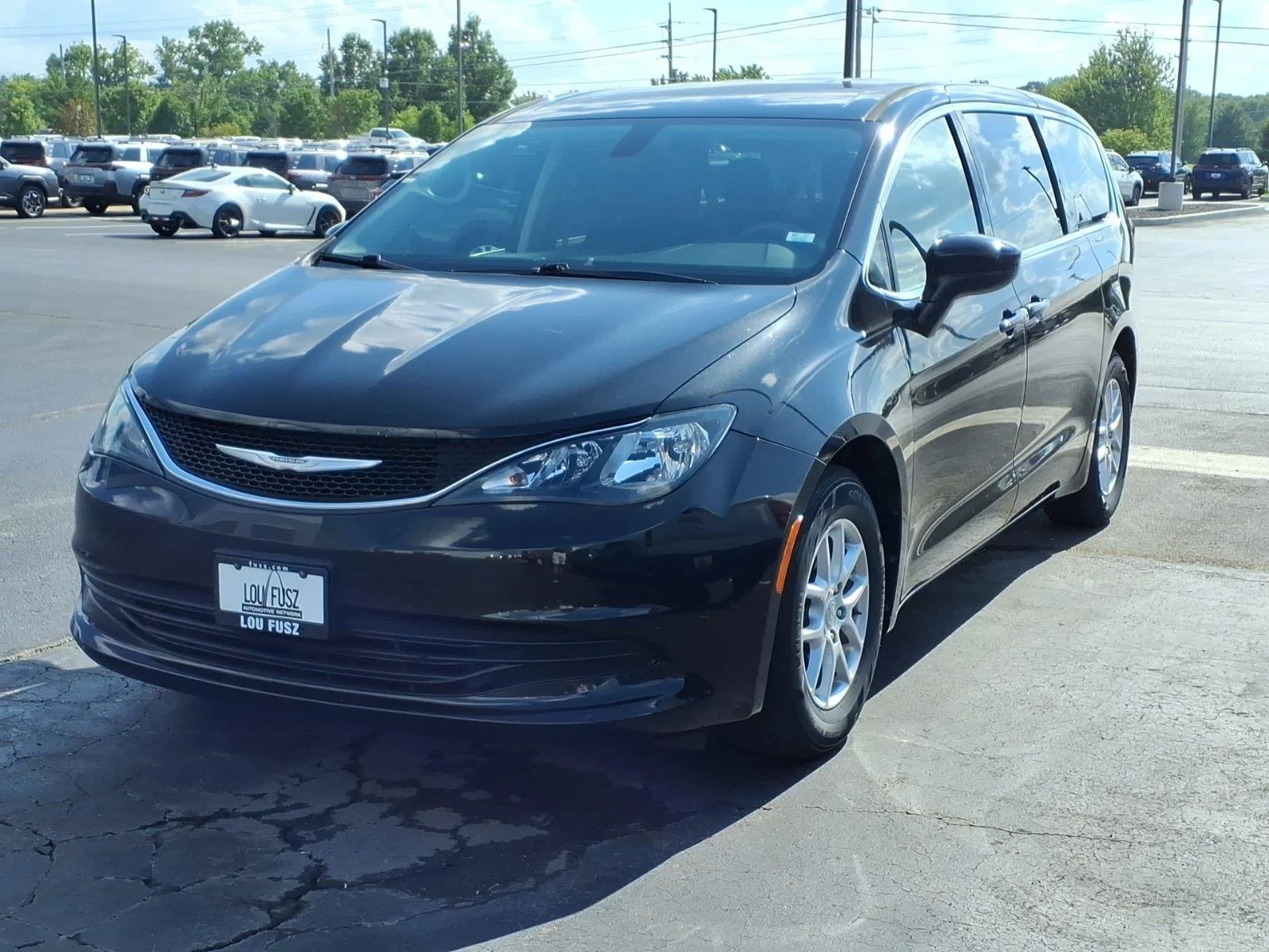 Used 2017 Brilliant Black Crystal Pearlcoat Chrysler Touring image 2