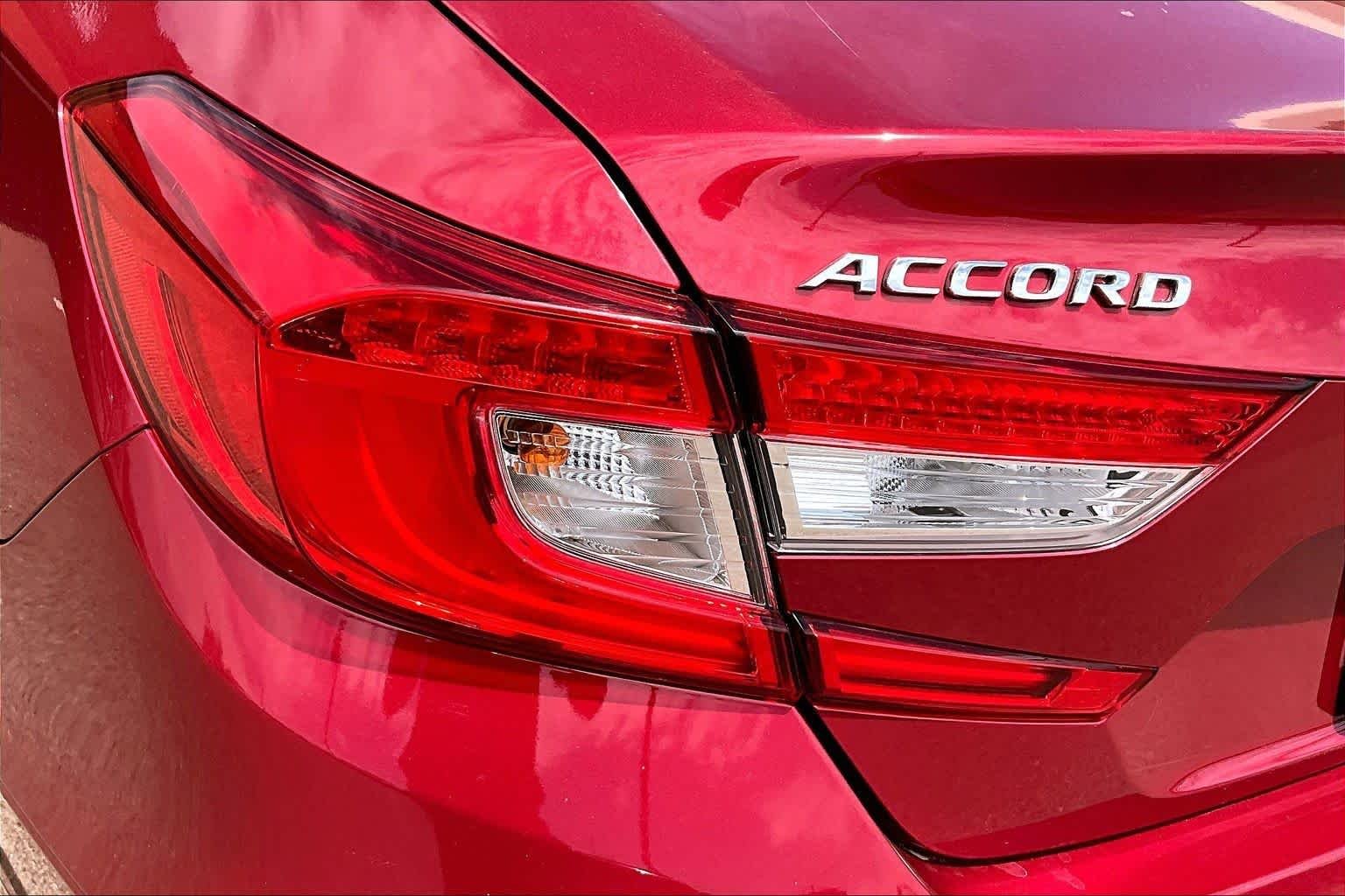 Used 2018 Radiant Red Metallic Honda LX 1.5T image 29