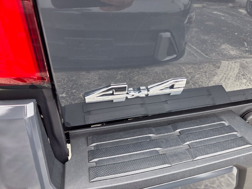 2025 Toyota Tacoma SR5 - Photo 13