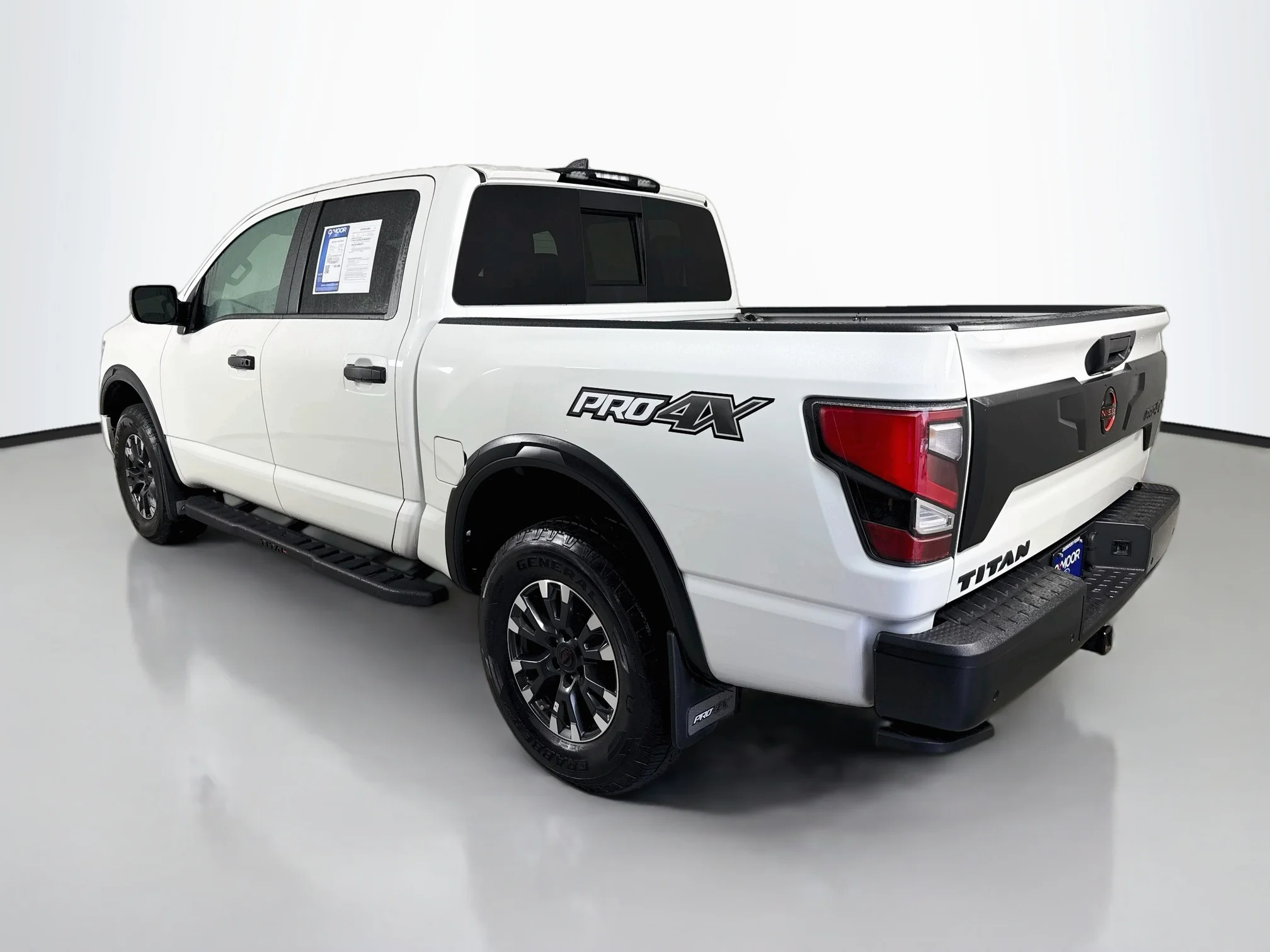 Used 2024 Glacier White Nissan PRO-4X image 5
