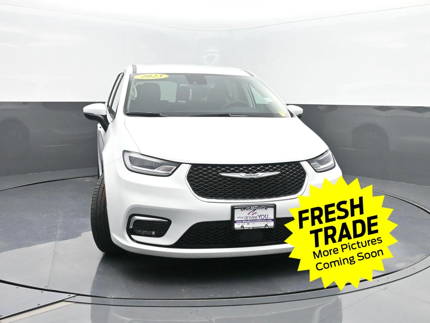 Used 2023 Bright White Clearcoat Chrysler Hybrid Touring L image 39