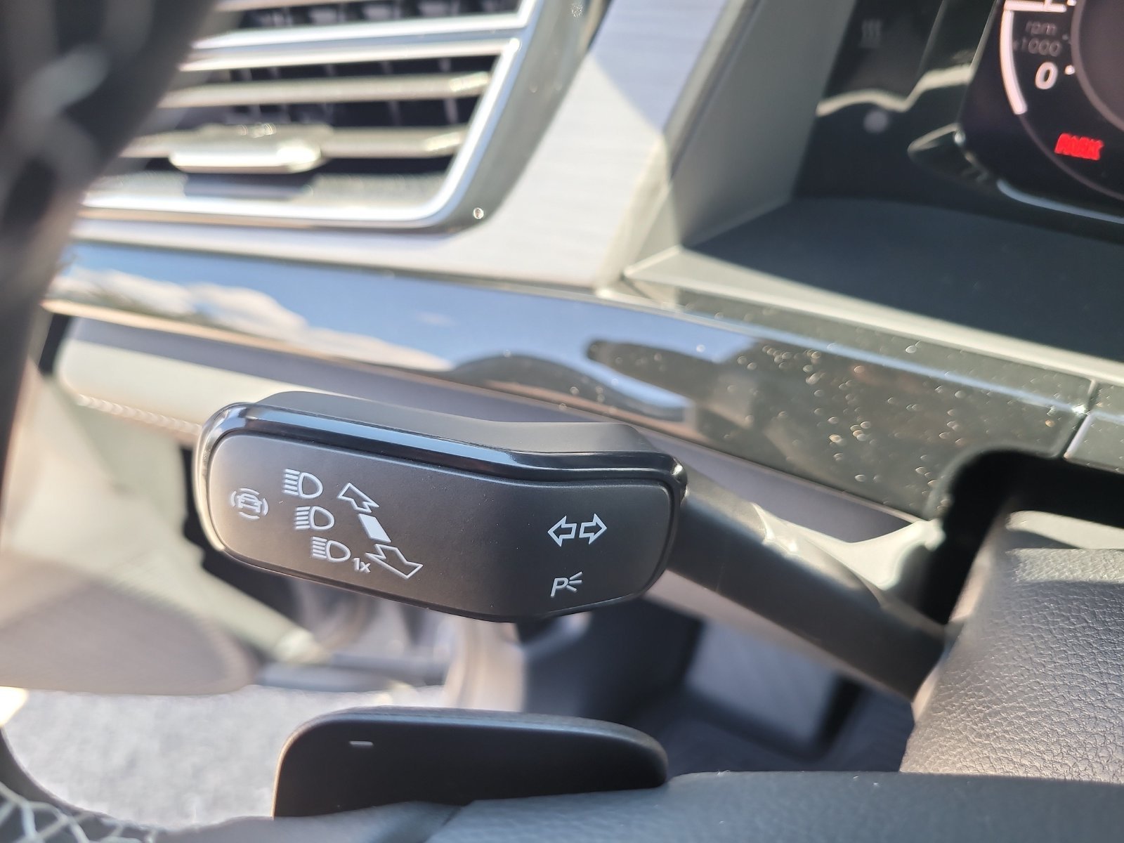 New 2026 Pure Gray Volkswagen 2.0T SE W/TECHNOLOGY image 27