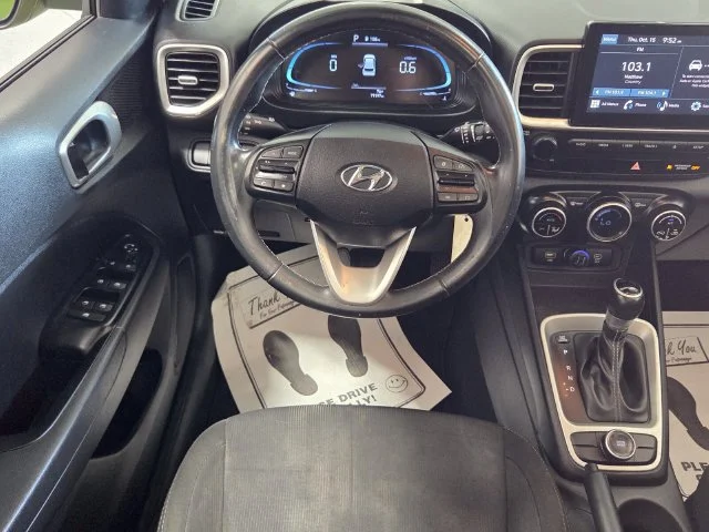 Used 2023 Green Hyundai SEL image 5
