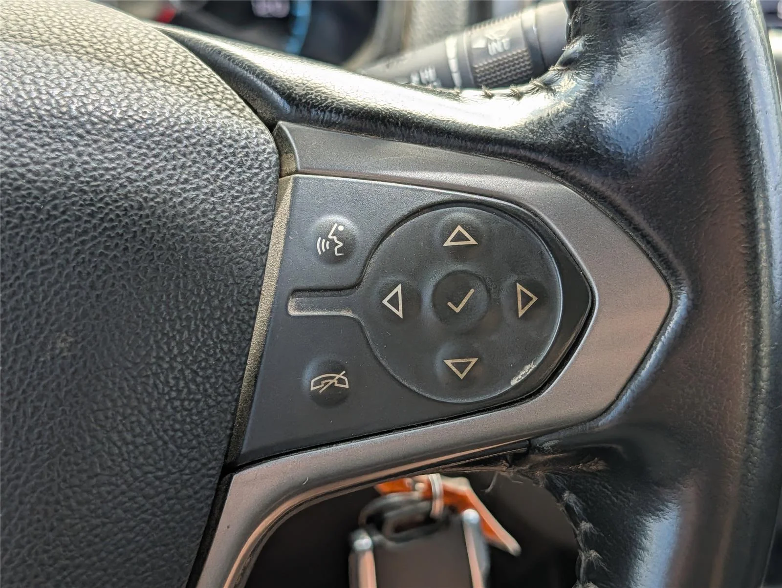 Used 2018 SATIN STEEL METALLIC Chevrolet 4WD Z71 image 25