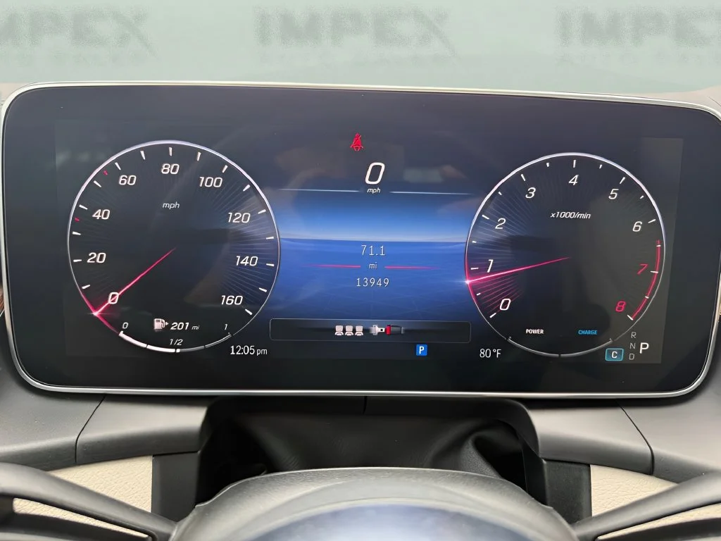 Used 2023 White Mercedes-Benz GLC 300 image 27