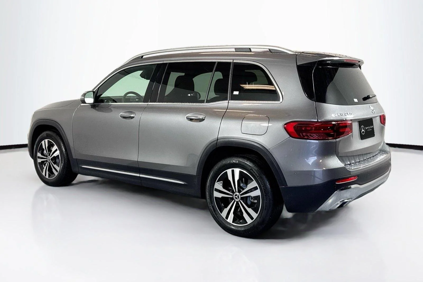 Used 2026 Mountain Grey Metallic Mercedes-Benz GLB 250 image 7