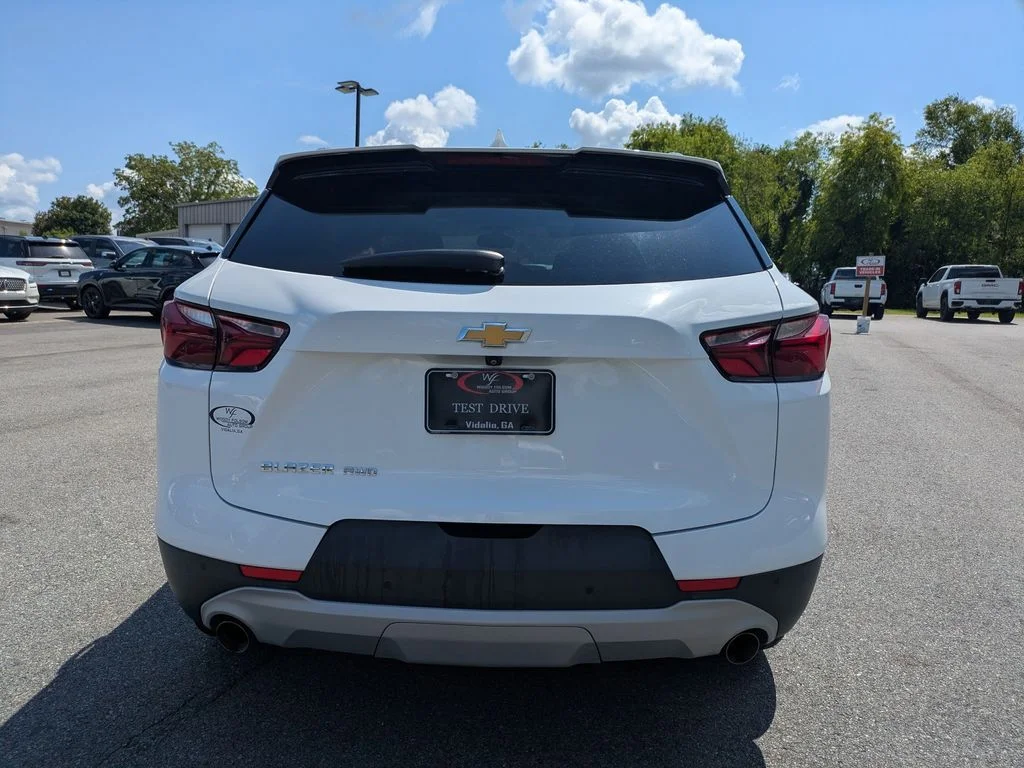 Used 2022 White Chevrolet LT image 5