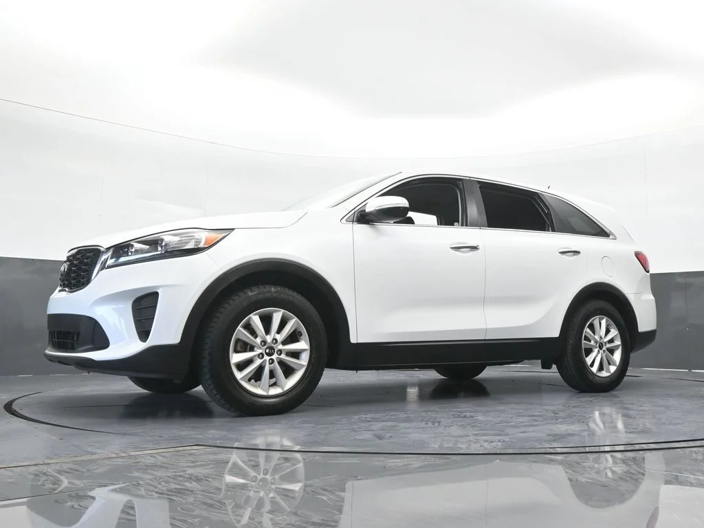 Used 2020 Snow White Pearl Kia LX image 49