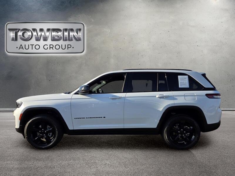 Used 2023 White Jeep Altitude X image 6