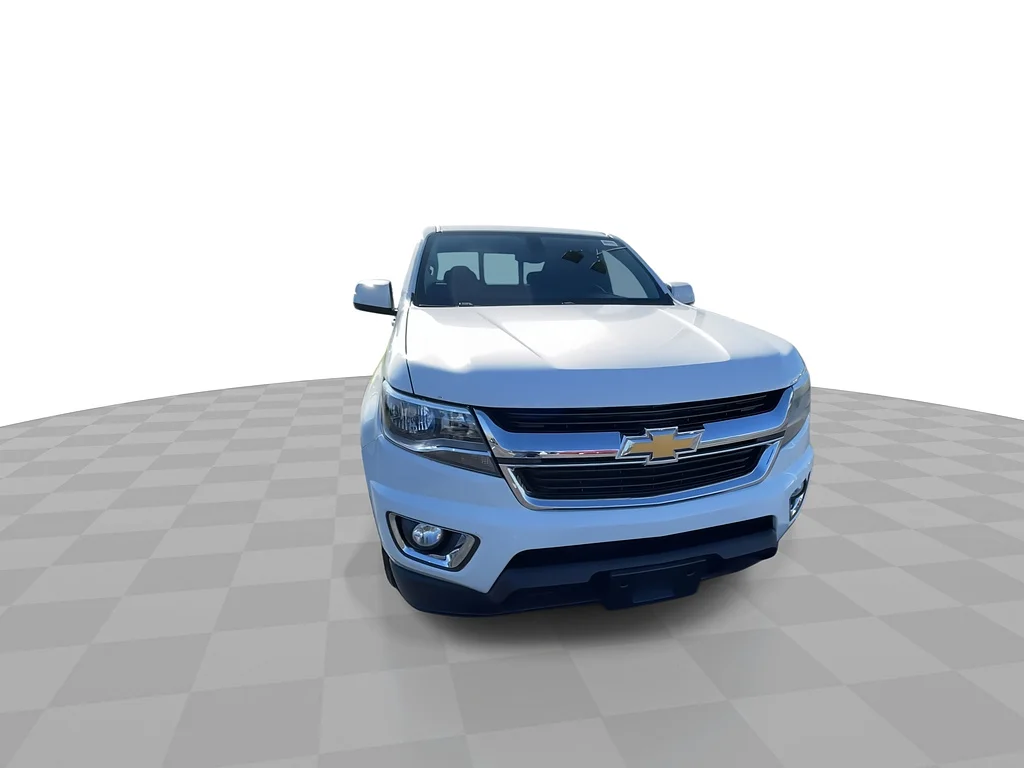 Used 2018 Summit White Chevrolet LT image 4