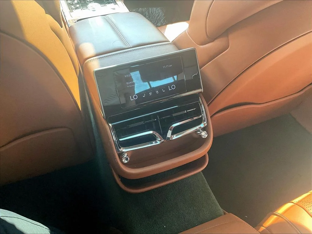 Used 2022 Viridian by Mulliner Bentley V8 image 10