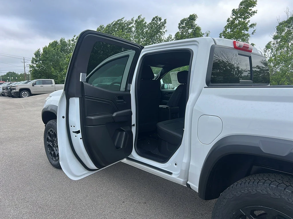 New 2026 Summit White Chevrolet Trail Boss image 10