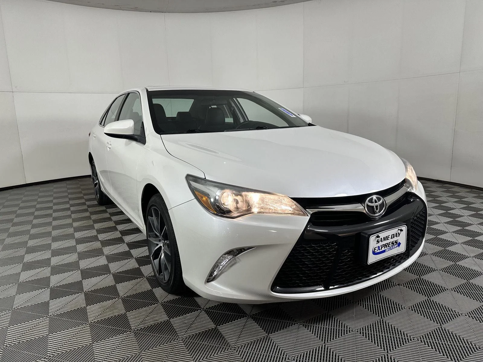 Used 2017 Blizzard Pearl Toyota XSE image 12