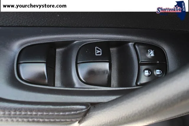 Used 2015 Black Nissan SL image 19