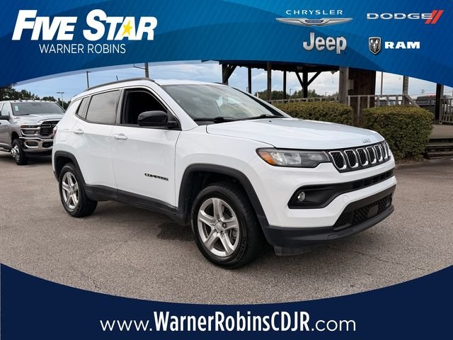 Used 2024 White Jeep Latitude image 1