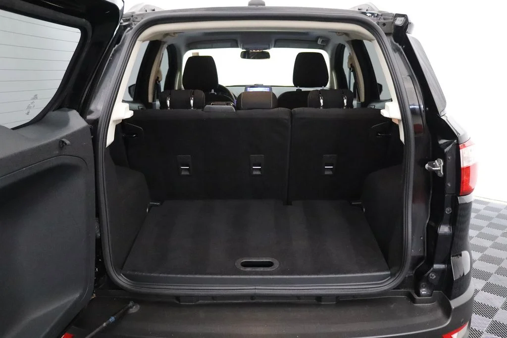 Used 2021 Black Ford SE image 27