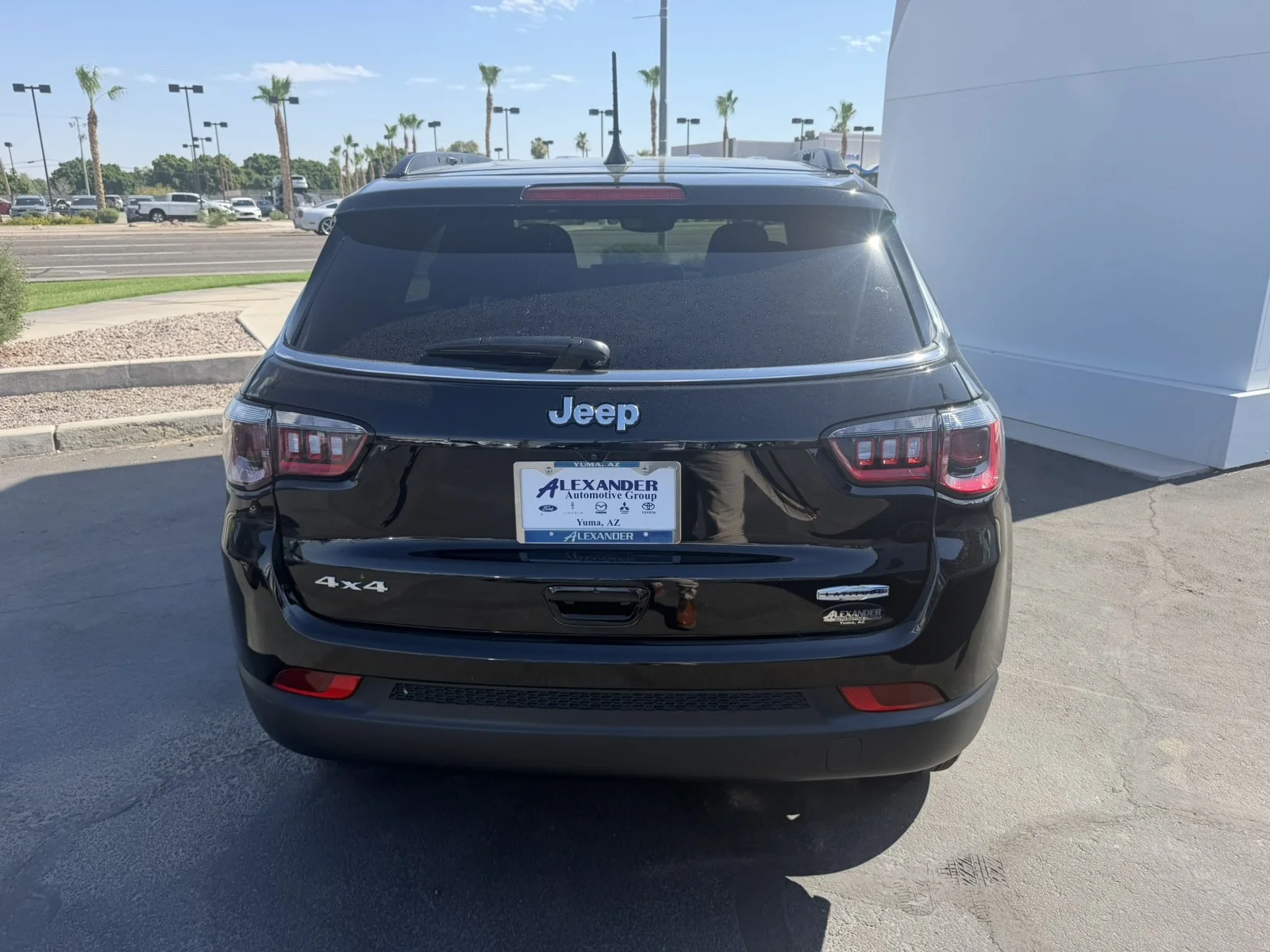 Used 2026 Diamond Black Crystal Pearlcoat Jeep Latitude image 5