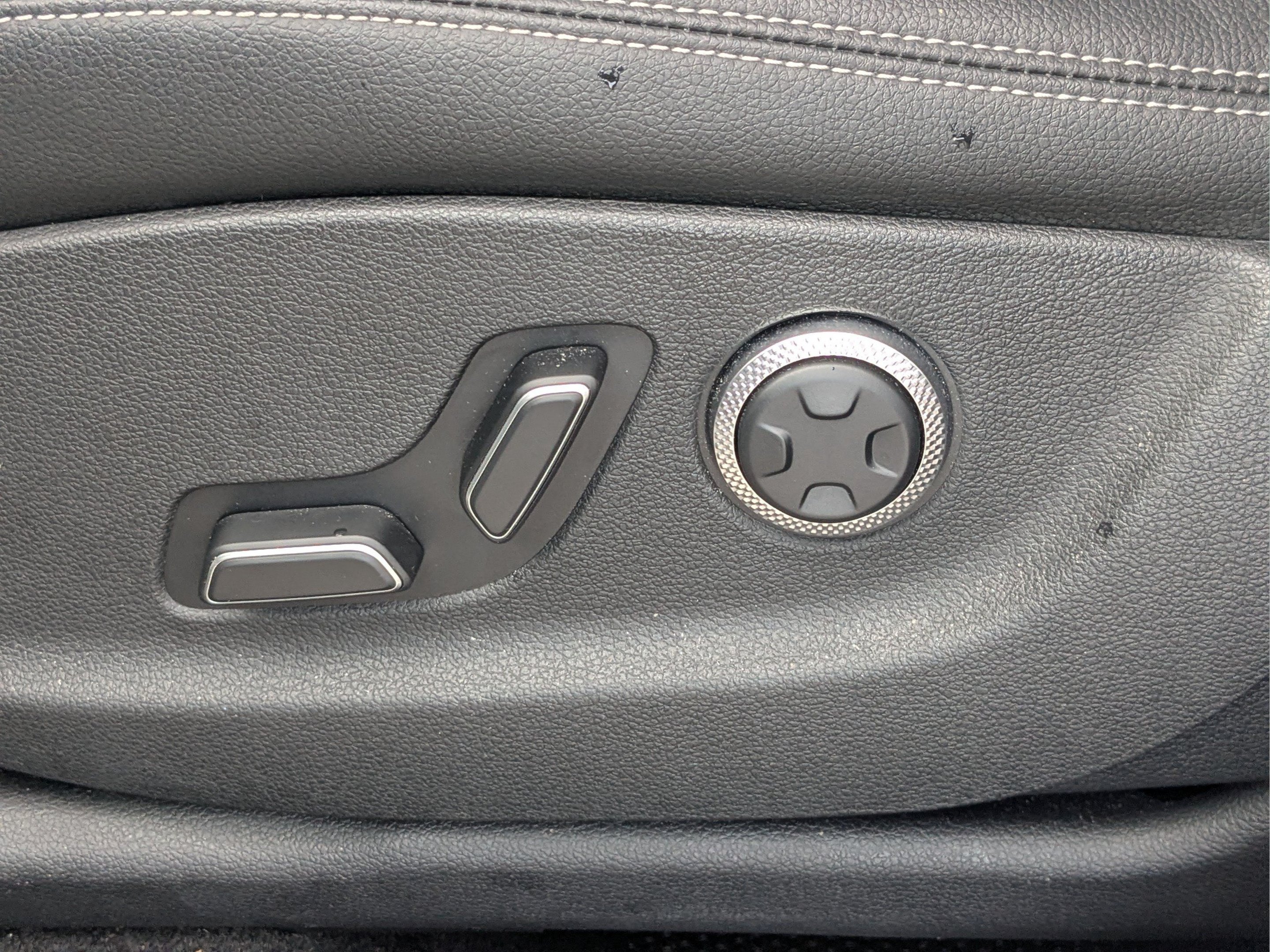 2026 GENESIS GV70 Standard - Photo 19
