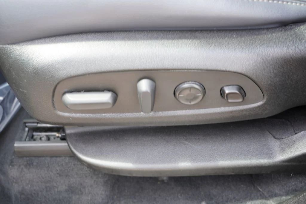 Used 2022 Summit White Buick Premium Group image 26