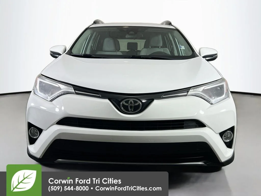 Used 2017 Super White Toyota XLE image 4