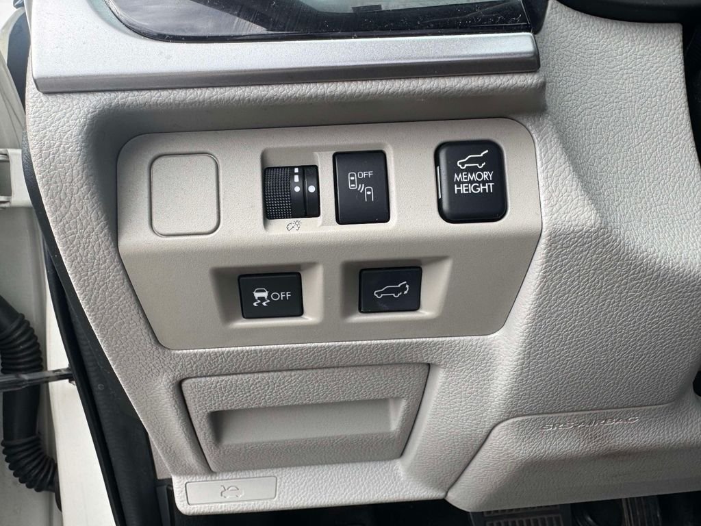 Used 2018 White Subaru 2.5i Limited image 19