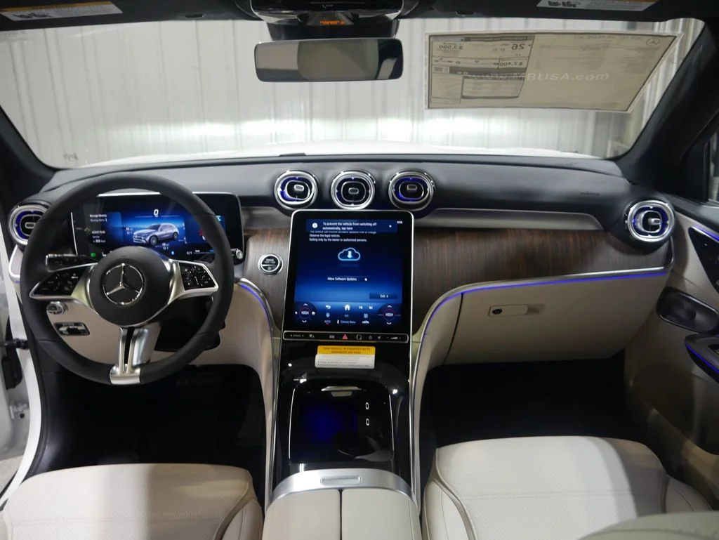 New 2026 Polar White Mercedes-Benz GLC 300 image 32