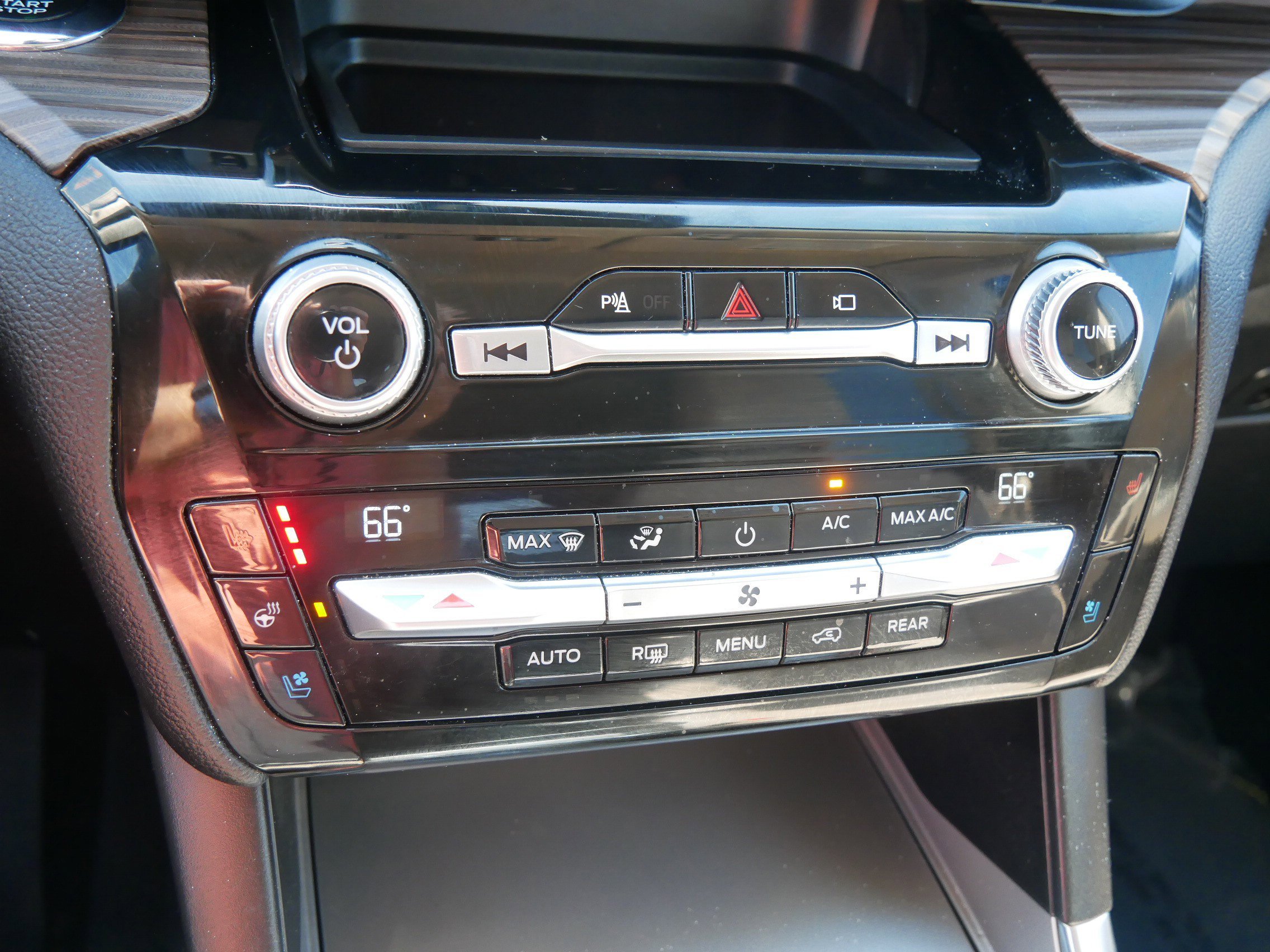 Used 2021 White Ford Limited image 23