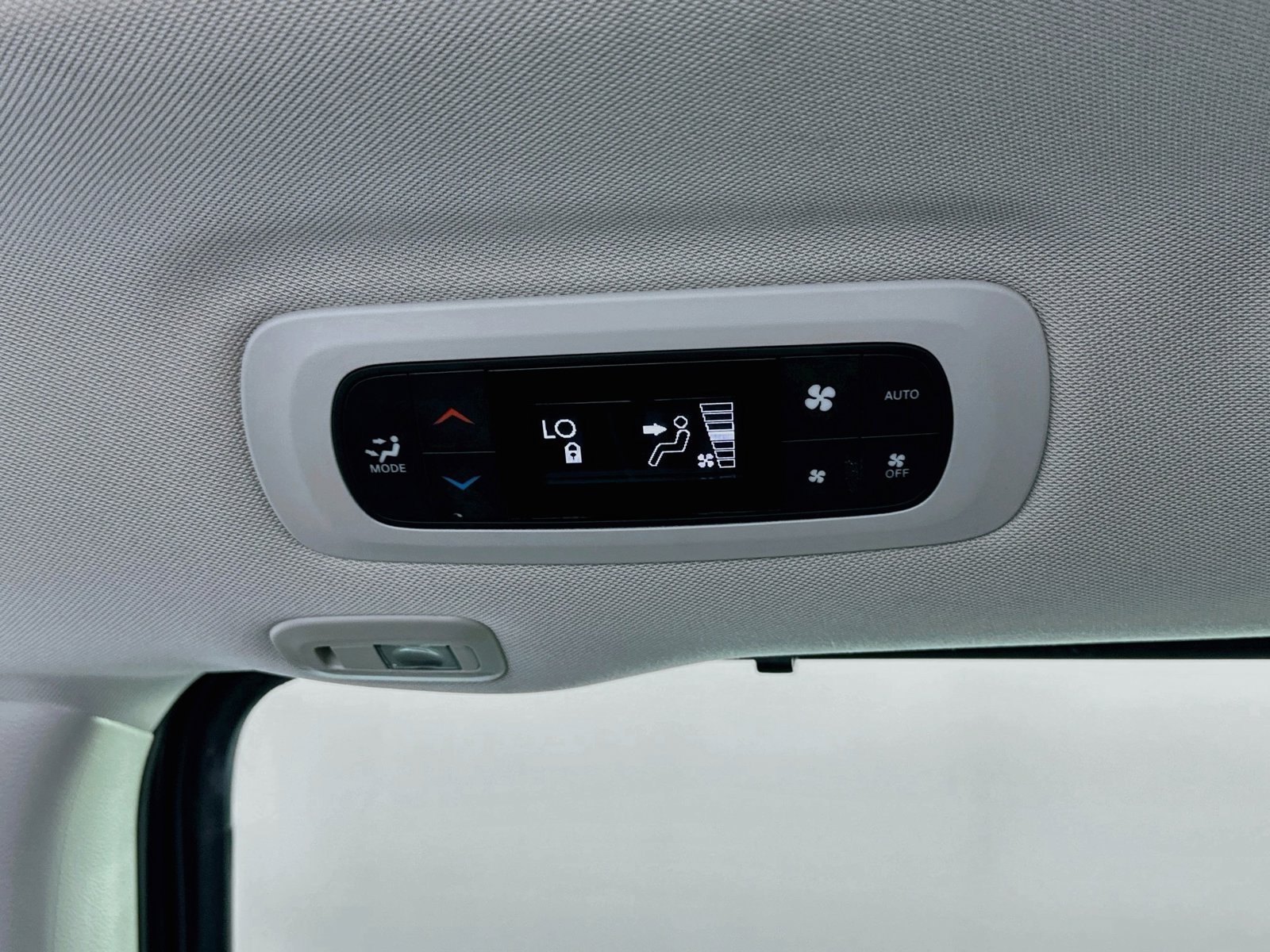 2021 Chrysler Pacifica Hybrid Limited - Photo 31