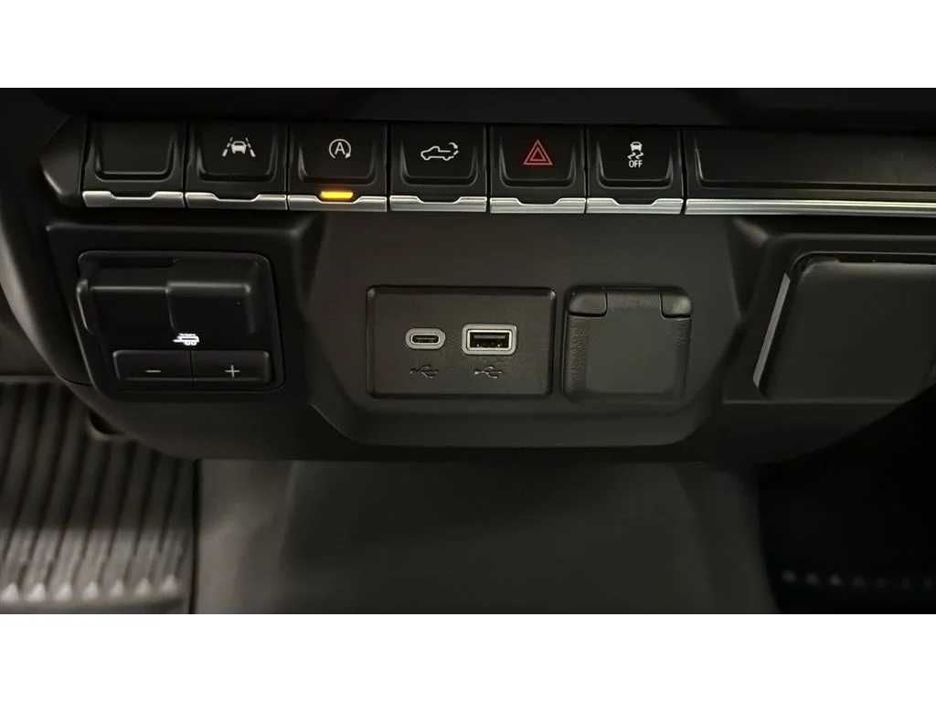 Used 2025 Summit White Chevrolet Custom image 29