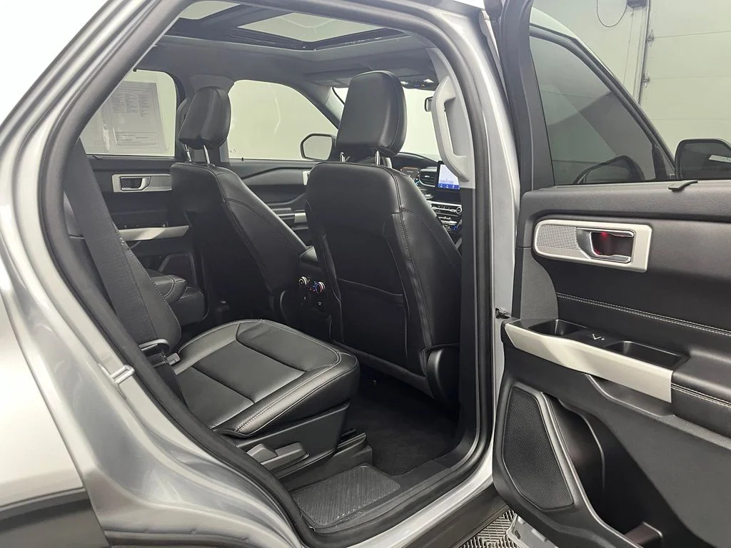 Used 2022 Silver Ford Limited image 36