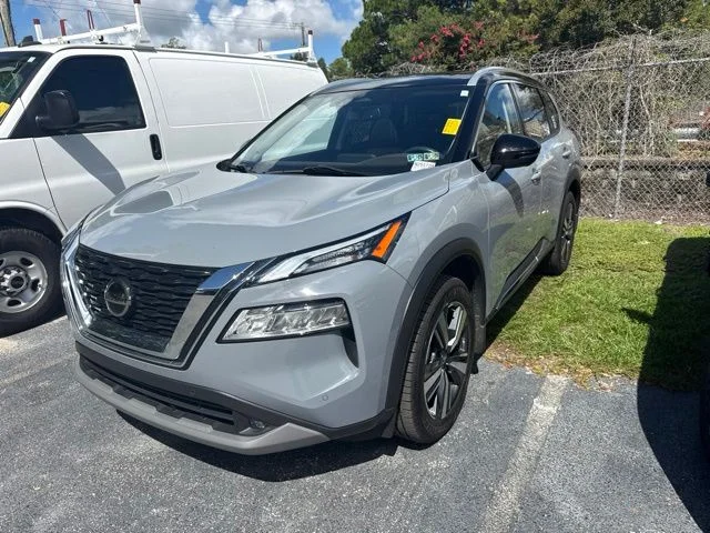 Used 2021 Gray Nissan SL image 1