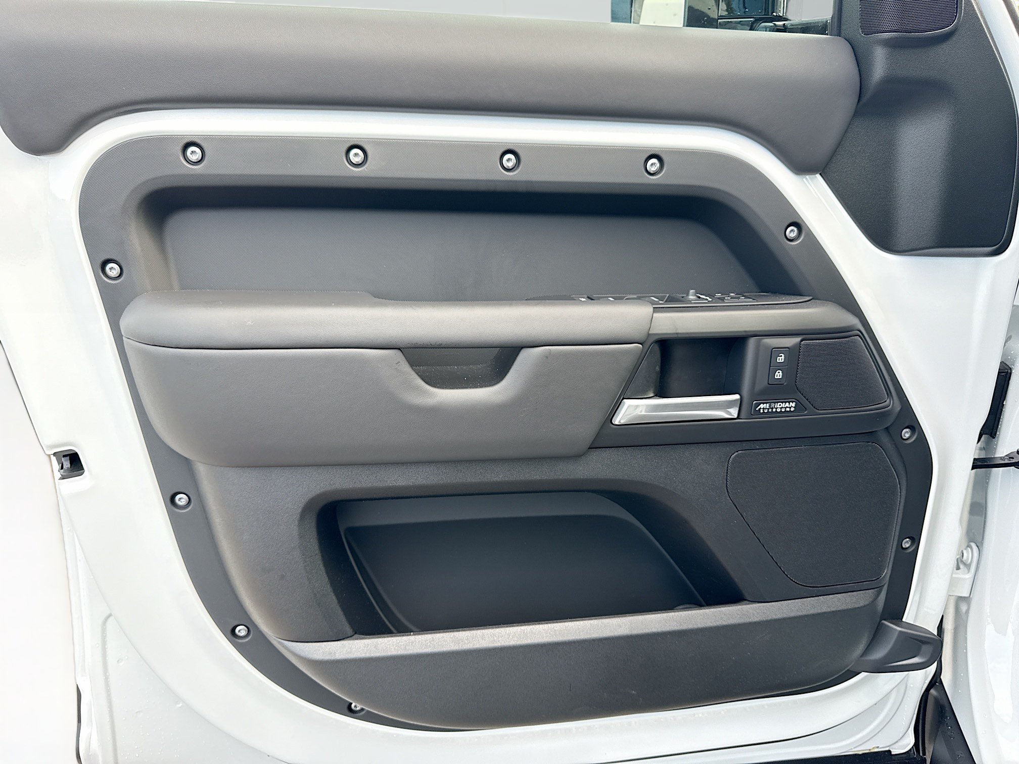 New 2026 Fuji White Land Rover X-Dynamic SE image 23