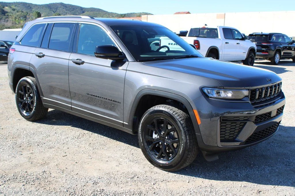 New 2026 Baltic Gray Metallic Clear-Coat Exterior Paint Jeep Laredo image 3