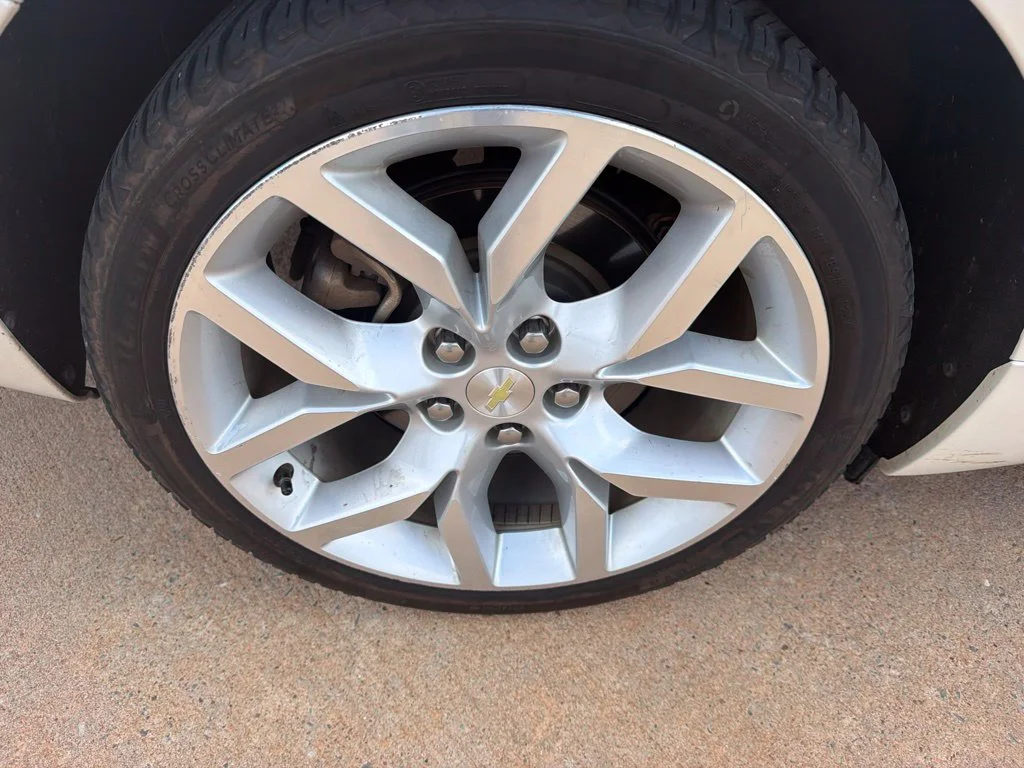 Used 2014 White Chevrolet LTZ image 6