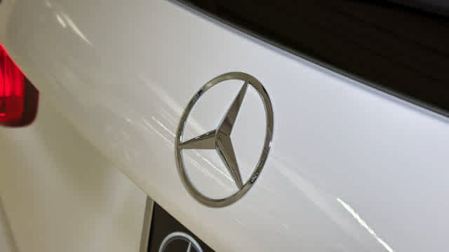 Used 2026 Polar White Mercedes-Benz GLB 250 image 9